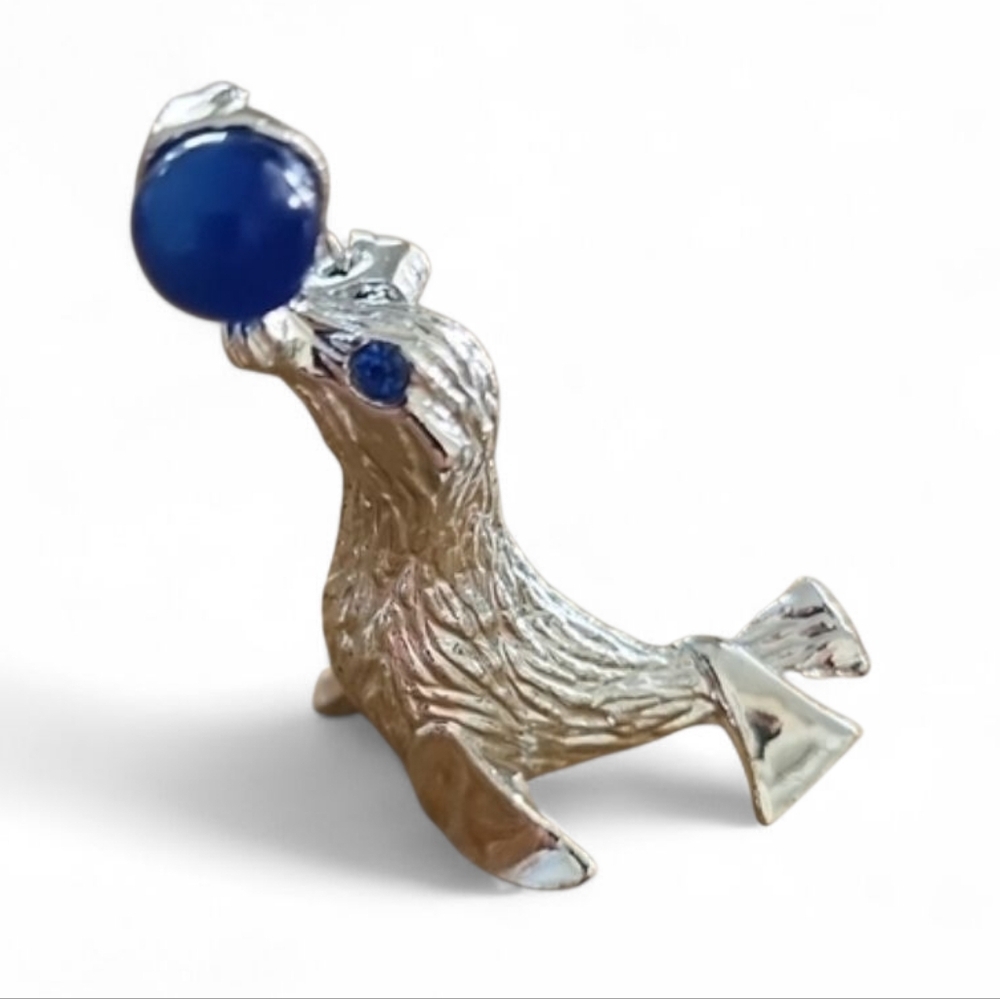 Vintage Gerry’s Signed Seal Brooch Silvertone Blue Moonglow Bead